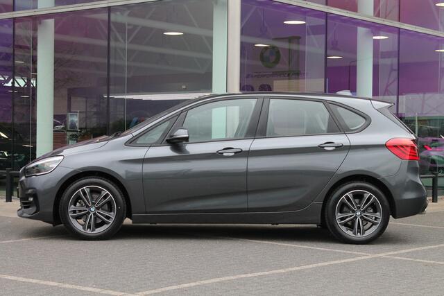BMW 2-SERIE Active Tourer 218i Executive Sport Line Automaat / Sportstoelen / LED / Head-Up / Navigatie Plus / Cruise Control