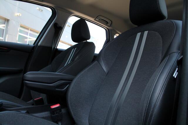 BMW 2-SERIE Active Tourer 218i Executive Sport Line Automaat / Sportstoelen / LED / Head-Up / Navigatie Plus / Cruise Control