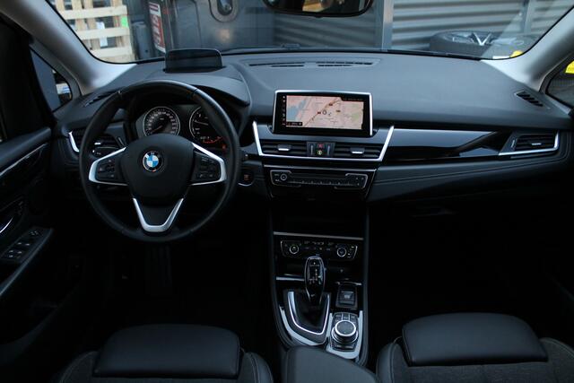 BMW 2-SERIE Active Tourer 218i Executive Sport Line Automaat / Sportstoelen / LED / Head-Up / Navigatie Plus / Cruise Control
