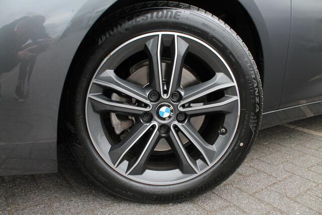 BMW 2-SERIE Active Tourer 218i Executive Sport Line Automaat / Sportstoelen / LED / Head-Up / Navigatie Plus / Cruise Control