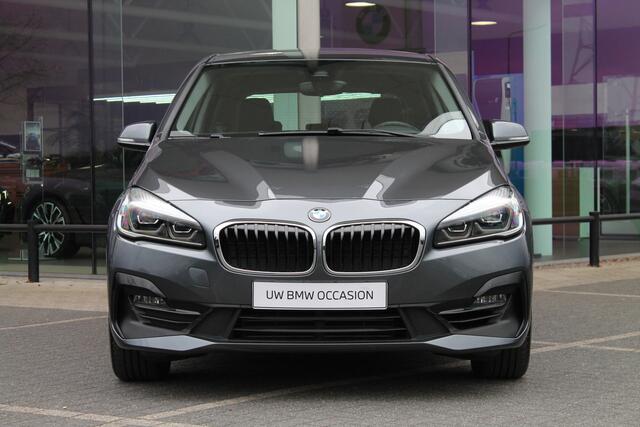 BMW 2-SERIE Active Tourer 218i Executive Sport Line Automaat / Sportstoelen / LED / Head-Up / Navigatie Plus / Cruise Control