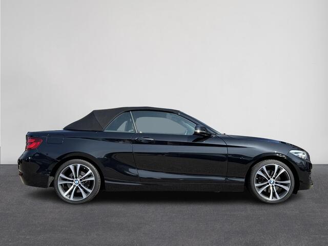 BMW 2-SERIE Cabrio 220i High Executive