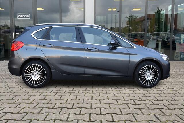 BMW 2-SERIE Active Tourer 218i Centennial Executive | Cruise | Trekhaak | 18 Inch |