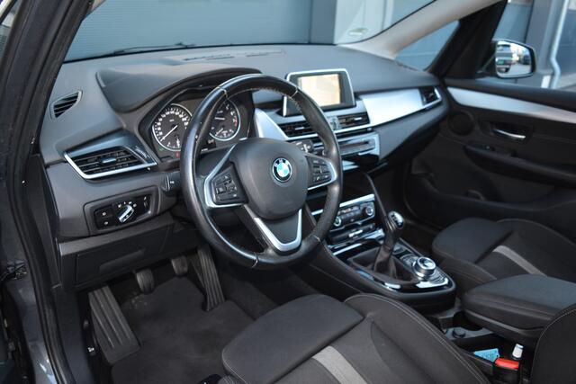 BMW 2-SERIE Active Tourer 218i Centennial Executive | Cruise | Trekhaak | 18 Inch |