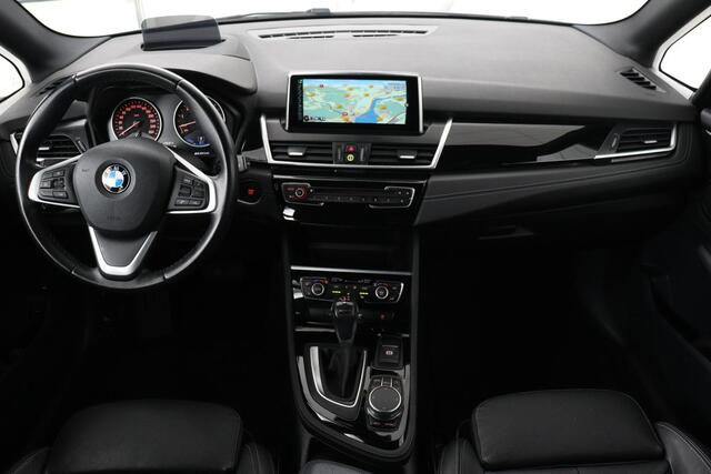 BMW 2-SERIE Active Tourer 225xe iPerformance High Executive | Panoramadak | Leder | Sport Line | Stoelverwarming | Head-Up | Full LED | Sportstoelen | Navigatie | Keyless | Climate control