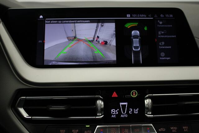 BMW 2-SERIE 218I Executive edition - Carplay, Navi, Clima
