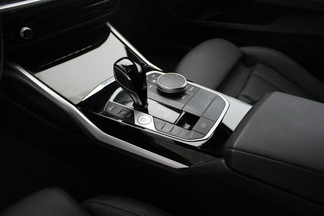 BMW 2-SERIE Coupé 220i M-Sport Pro | Active Cruise Controle | Hifi | Privacy Glass | Camera | 19"