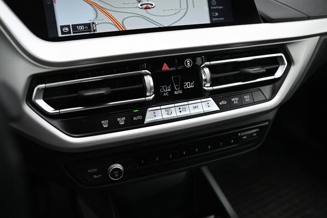 BMW 2-SERIE Gran Coupé 220i Executive Automaat / Adaptieve LED / Live Cockpit Professional / Cruise Control / Extra getint glas achter