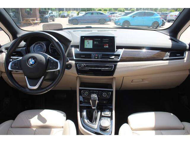 BMW 2-SERIE Active Tourer 225xe iPerformance High Executive / Panoramadak / Camera / Head-up / Leder / 18'' / Keyless / Navigatie / Stoelverwarming / DAB / Cruise Control