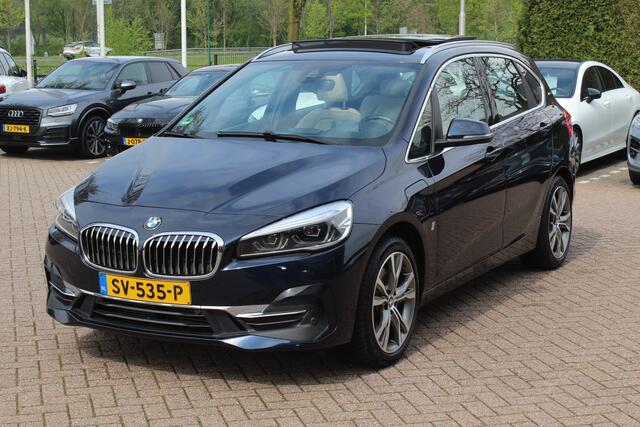 BMW 2-SERIE Active Tourer 225xe iPerformance High Executive / Panoramadak / Camera / Head-up / Leder / 18'' / Keyless / Navigatie / Stoelverwarming / DAB / Cruise Control