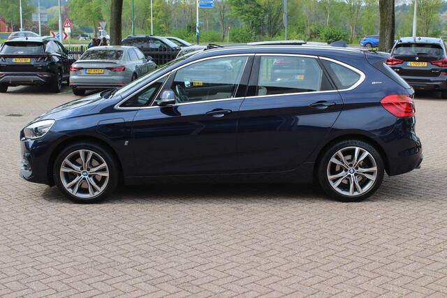 BMW 2-SERIE Active Tourer 225xe iPerformance High Executive / Panoramadak / Camera / Head-up / Leder / 18'' / Keyless / Navigatie / Stoelverwarming / DAB / Cruise Control