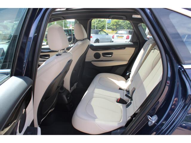 BMW 2-SERIE Active Tourer 225xe iPerformance High Executive / Panoramadak / Camera / Head-up / Leder / 18'' / Keyless / Navigatie / Stoelverwarming / DAB / Cruise Control