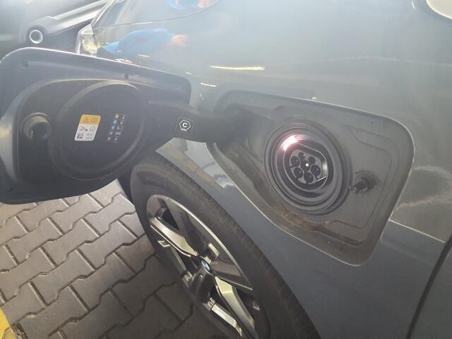 BMW 2-SERIE Active Tourer 225e xDrive | M-sport | Panorama | Head-Up | Winter en Zomerset | Plug In Hybride