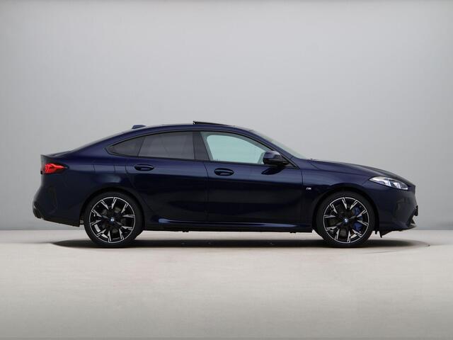 BMW 2-SERIE Gran Coupé 220 | Glazendak | 19inch | Elektrisch verstelbare stoelen |