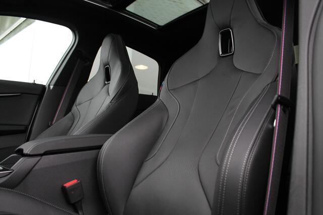 BMW 2-SERIE Gran Coupé M235i xDrive High Executive Automaat / Panoramadak / M Sportstoelen / Adaptieve LED / Active Cruise Control / Head-Up / Comfort Access