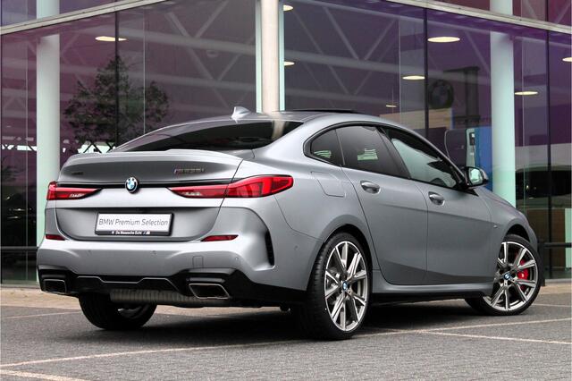 BMW 2-SERIE Gran Coupé M235i xDrive High Executive Automaat / Panoramadak / M Sportstoelen / Adaptieve LED / Active Cruise Control / Head-Up / Comfort Access