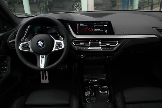 BMW 2-SERIE Gran Coupé M235i xDrive High Executive Automaat / Panoramadak / M Sportstoelen / Adaptieve LED / Active Cruise Control / Head-Up / Comfort Access