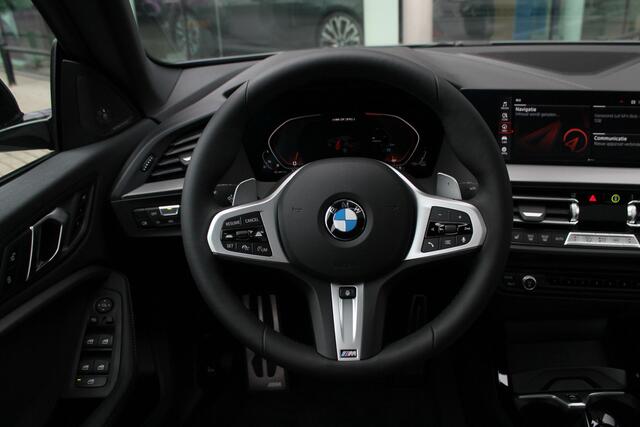 BMW 2-SERIE Gran Coupé M235i xDrive High Executive Automaat / Panoramadak / M Sportstoelen / Adaptieve LED / Active Cruise Control / Head-Up / Comfort Access