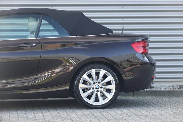 BMW 2-SERIE Cabrio 218i High Executive Luxury Line | M Sport-onderstel | Keyless | Automaat | Camera | DAB | Carplay |
