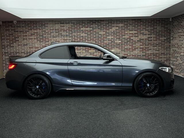 BMW 2-SERIE Coupé M240i Centennial Executive M Performance Uitlaat Navi Alcantara Grijs