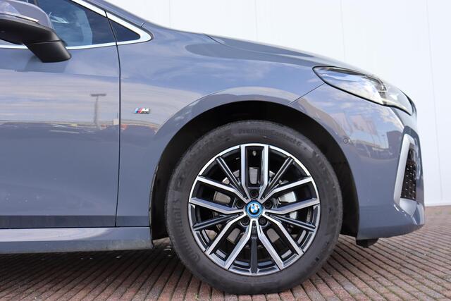 BMW 2-SERIE Active Tourer 225e xDrive | M-Sportpakket / Premium Pack / Travel Pack / 18''