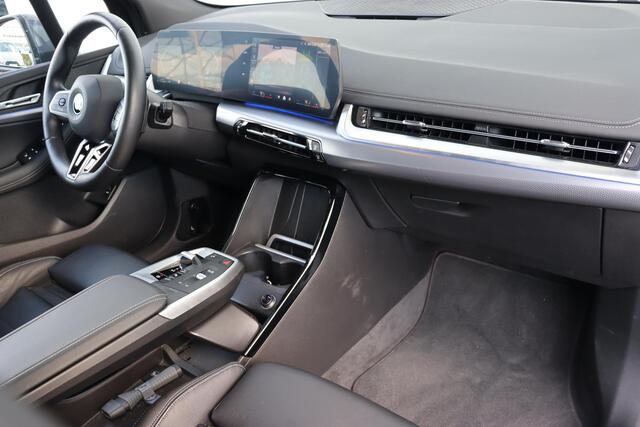 BMW 2-SERIE Active Tourer 225e xDrive | M-Sportpakket / Premium Pack / Travel Pack / 18''