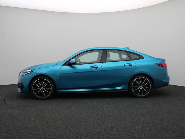 BMW 2-SERIE Gran Coupé 220i M Sportpakket | Comfort Pro Pack | Trekhaak Afneembaar | Stuurwielrand Verwarmd | Active Cruise Control | Harman Kardon | 19''