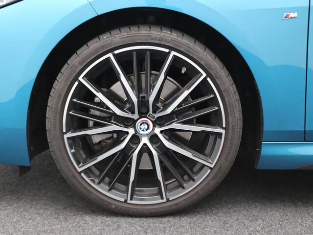 BMW 2-SERIE Gran Coupé 220i M Sportpakket | Comfort Pro Pack | Trekhaak Afneembaar | Stuurwielrand Verwarmd | Active Cruise Control | Harman Kardon | 19''