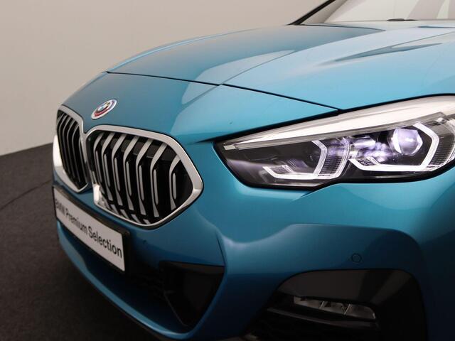 BMW 2-SERIE Gran Coupé 220i M Sportpakket | Comfort Pro Pack | Trekhaak Afneembaar | Stuurwielrand Verwarmd | Active Cruise Control | Harman Kardon | 19''