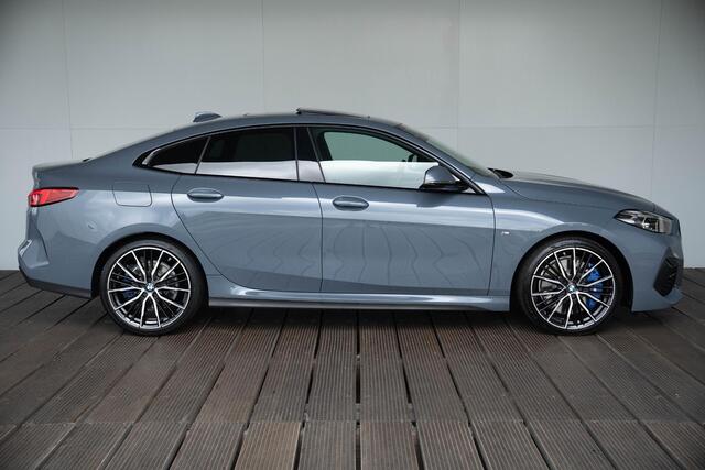 BMW 2-SERIE Gran Coupé 218i | M Sportpakket | 19 inch | Head up Display | Glazen schuif-kanteldak | Comfort Access | Elektrisch verstelbare stoelen | Achteruitrijcamera