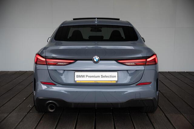 BMW 2-SERIE Gran Coupé 218i | M Sportpakket | 19 inch | Head up Display | Glazen schuif-kanteldak | Comfort Access | Elektrisch verstelbare stoelen | Achteruitrijcamera