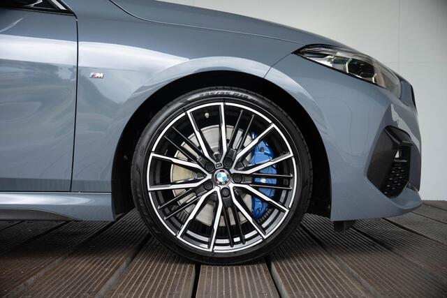BMW 2-SERIE Gran Coupé 218i | M Sportpakket | 19 inch | Head up Display | Glazen schuif-kanteldak | Comfort Access | Elektrisch verstelbare stoelen | Achteruitrijcamera
