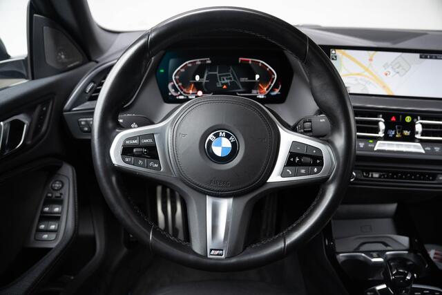 BMW 2-SERIE Gran Coupé 218i | M Sportpakket | 19 inch | Head up Display | Glazen schuif-kanteldak | Comfort Access | Elektrisch verstelbare stoelen | Achteruitrijcamera