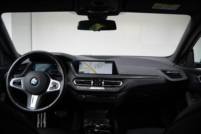 BMW 2-SERIE Gran Coupé 218i | M Sportpakket | 19 inch | Head up Display | Glazen schuif-kanteldak | Comfort Access | Elektrisch verstelbare stoelen | Achteruitrijcamera