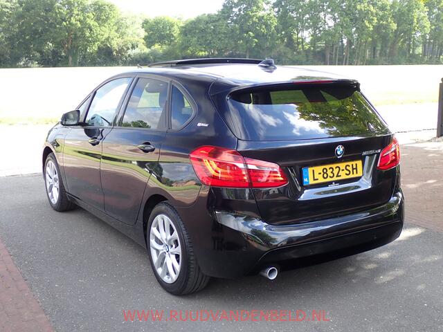 BMW 2-SERIE Active Tourer 225XE PANODAK/SPORTLEER/KEYLESS/CAMERA