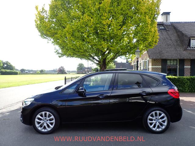 BMW 2-SERIE Active Tourer 225XE PANODAK/SPORTLEER/KEYLESS/CAMERA