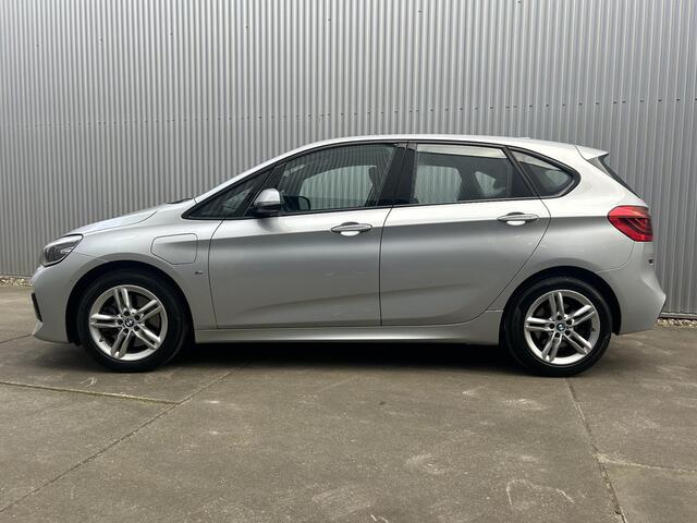 BMW 2-SERIE Active Tourer 225XE M SPORT PHEV | pano | apple carplay| verwarmde voorstoelen | leder | harman kardon geluidsinstallatie|