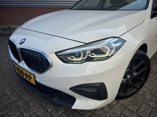 BMW 2-SERIE Gran Coupé 218i Executive | 18 inch BMW M Sport Velgen | LED |