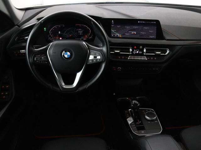 BMW 2-SERIE Gran Coupé 218i Executive | Panoramadak | Carplay | Cruise control | Sportstoelen | Sfeerverlichting | LED | Navigatie
