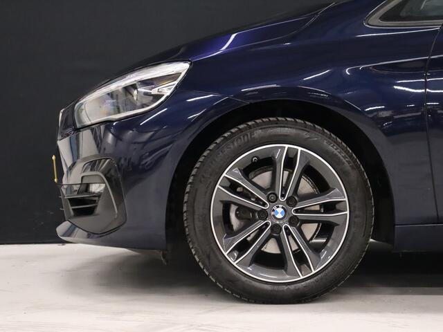 BMW 2-SERIE Active Tourer 218i High Executive [TREKHAAK AFNEEMBAAR, GROOT NAVIGATIE, HEAD-UP, HALF LEDER, STOELVERWARMING, PDC ACHTER, CRUISE, CLIMATE, NIEUWSTAAT]