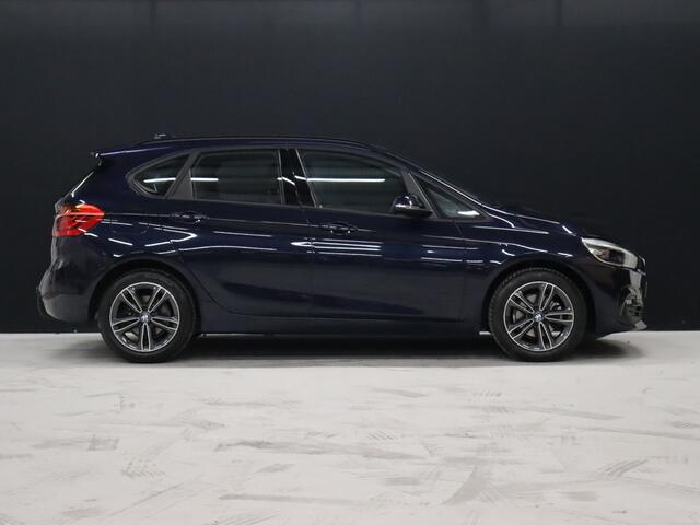 BMW 2-SERIE Active Tourer 218i High Executive [TREKHAAK AFNEEMBAAR, GROOT NAVIGATIE, HEAD-UP, HALF LEDER, STOELVERWARMING, PDC ACHTER, CRUISE, CLIMATE, NIEUWSTAAT]