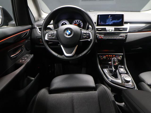 BMW 2-SERIE Active Tourer 218i High Executive [TREKHAAK AFNEEMBAAR, GROOT NAVIGATIE, HEAD-UP, HALF LEDER, STOELVERWARMING, PDC ACHTER, CRUISE, CLIMATE, NIEUWSTAAT]