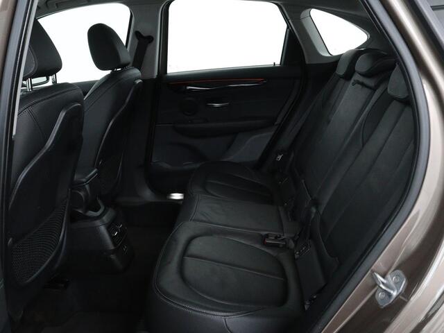 BMW 2-SERIE Active Tourer 218i High Executive | Panoramadak | Head-up | Leder | Stoelverwarming | Cruise control | Camera | Climate control | LMV 17 inch