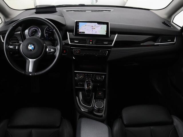 BMW 2-SERIE Active Tourer 218i High Executive | Panoramadak | Head-up | Leder | Stoelverwarming | Cruise control | Camera | Climate control | LMV 17 inch