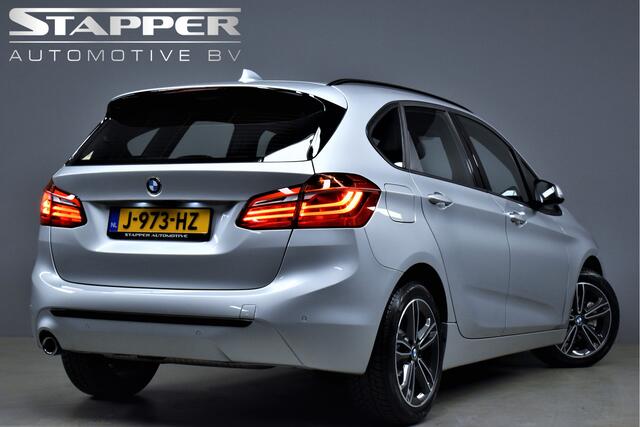 BMW 2-SERIE Active Tourer 218i 141pk Automaat Sport Line Org.NL Navi/Camera/Head-up/Sportstoelen/H.Leer/Trekhaak