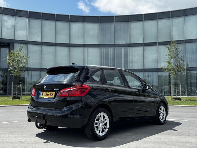 BMW 2-SERIE Active Tourer 218i Executive Navigatie, trekhaak.