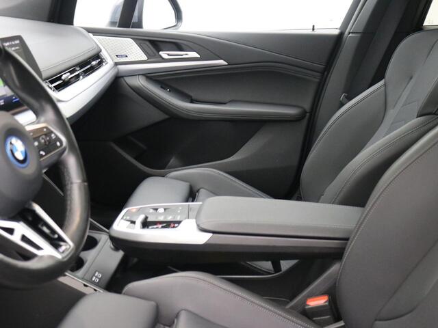 BMW 2-SERIE Active Tourer 225e xDrive / M-Sport / Harman Kardon / Groot glazen schuif-kanteldak / Elektr. wegklapbare Trekhaak / HUD Display / NL auto / Historie bekend / Dealer onderhouden / Full Option /