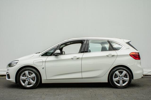 BMW 2-SERIE Active Tourer 225xe iPerformance Centennial Executive Panoramadak/ Sportstoelen/ Head up/ Professional navigatie/ Pdc/ Full led
