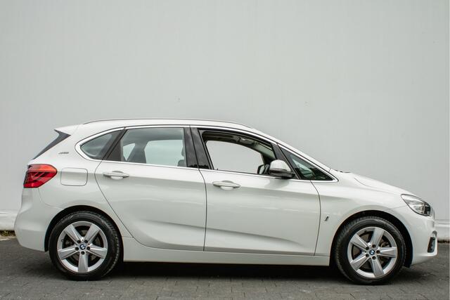 BMW 2-SERIE Active Tourer 225xe iPerformance Centennial Executive Panoramadak/ Sportstoelen/ Head up/ Professional navigatie/ Pdc/ Full led