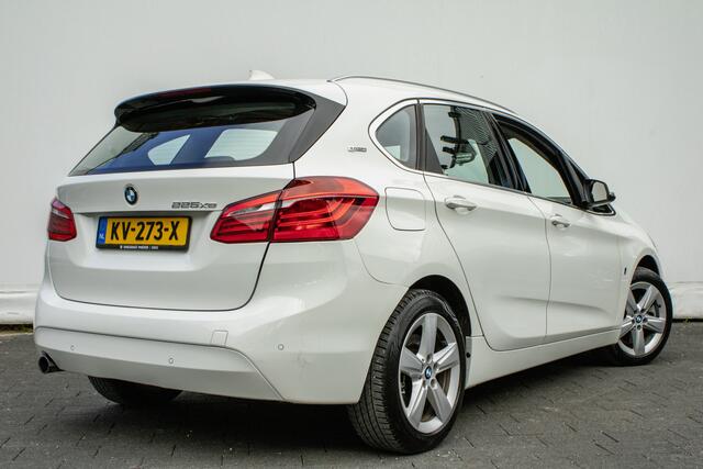 BMW 2-SERIE Active Tourer 225xe iPerformance Centennial Executive Panoramadak/ Sportstoelen/ Head up/ Professional navigatie/ Pdc/ Full led